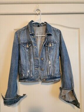 Vintage- American Eagle Outfitters Light Blue Denim Jacket. Size M.